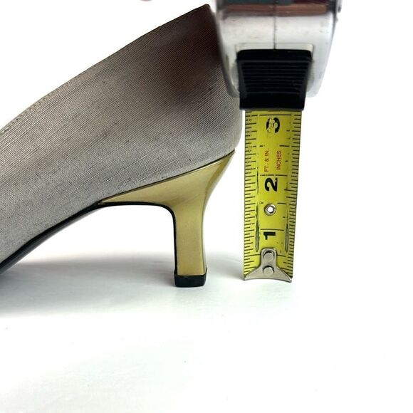 Stuart Weitzman Silver Fabric Pumps US 7,5 - Picture 14 of 15